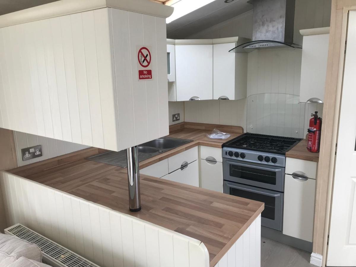 Hot Tub Accommodation North Wales Caravan Рил Экстерьер фото