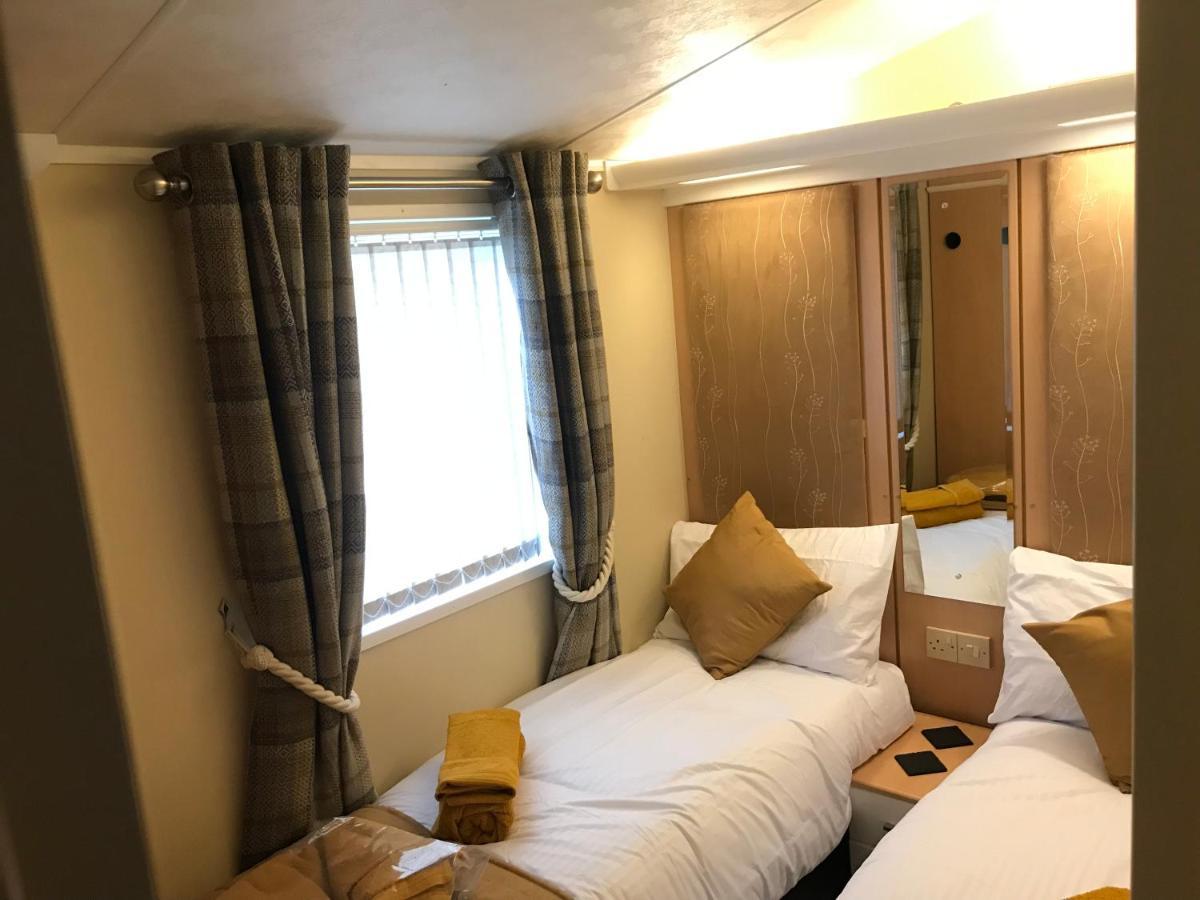 Hot Tub Accommodation North Wales Caravan Рил Экстерьер фото